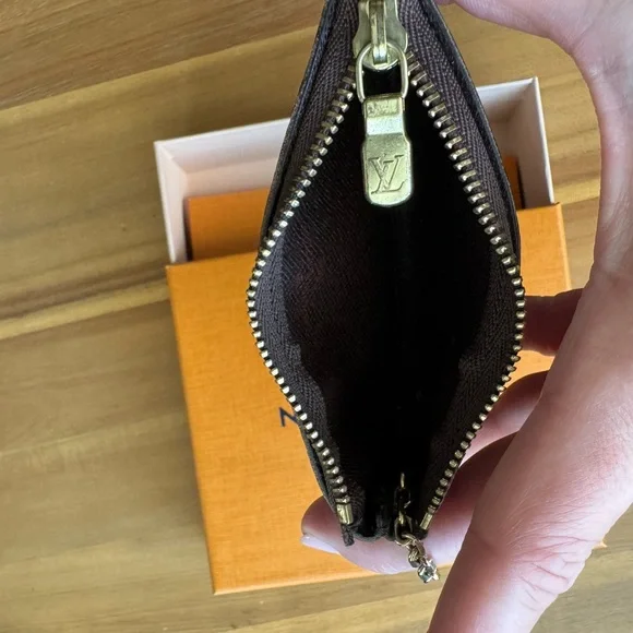 Louis Vuitton Key Pouch - Picture 5 of 8